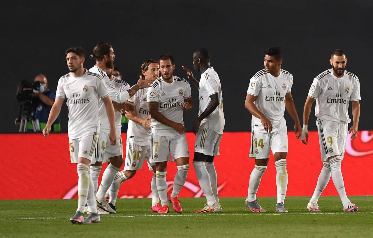 Real Madrid Secures Victory With Ten Men Against Valencia