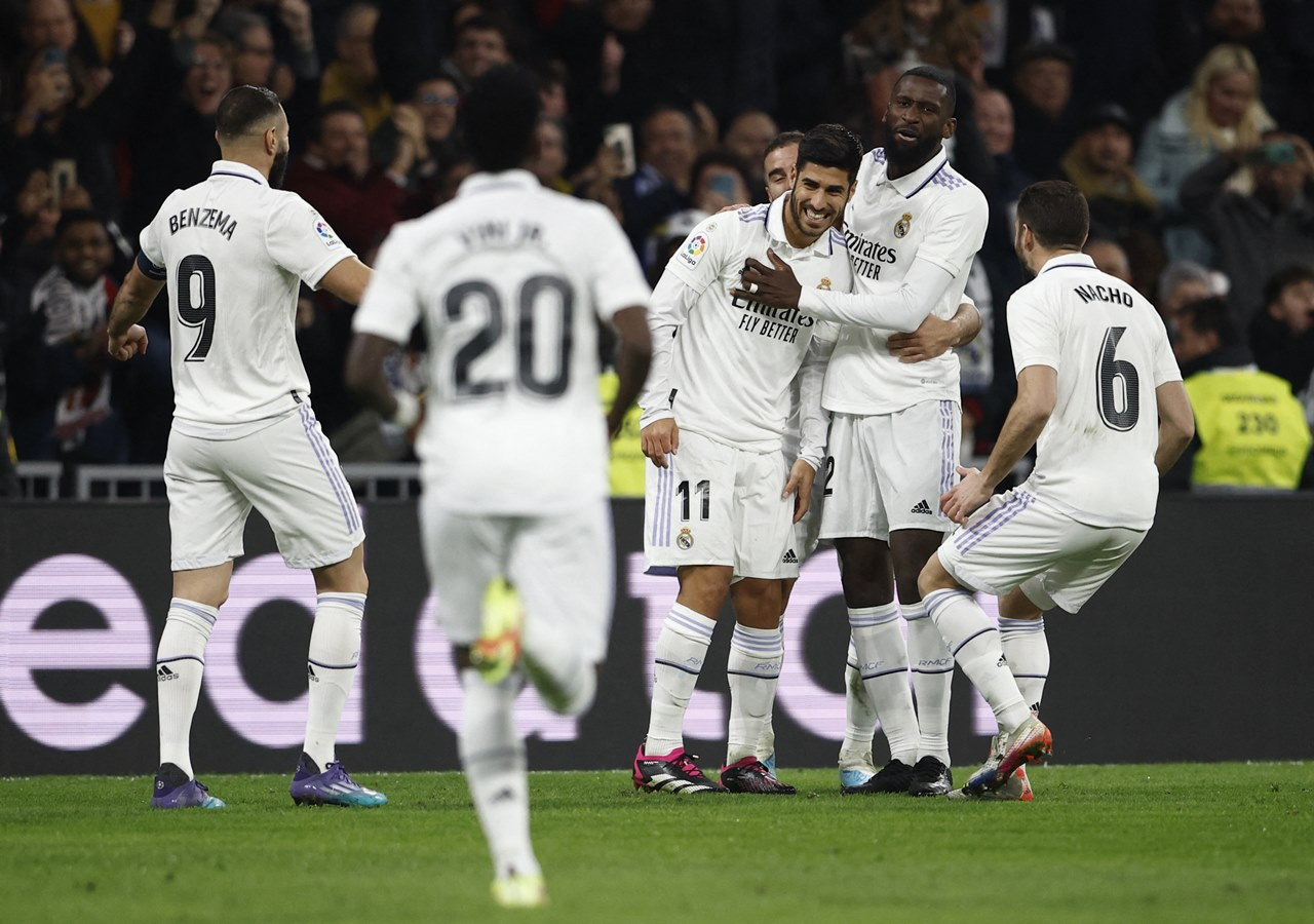 Real Madrid Secures Victory With Ten Men Against Valencia